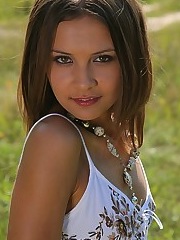 Jolie petite puce brune - 12 photos