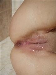 La belle Colleen A laisse couler l'eau de la douche sur son corps nu - 16 photos