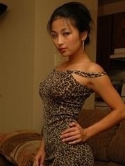 Aria Lee, une beauté asiatique sexy, montre ses seins et sa robe sexy - 12 photos